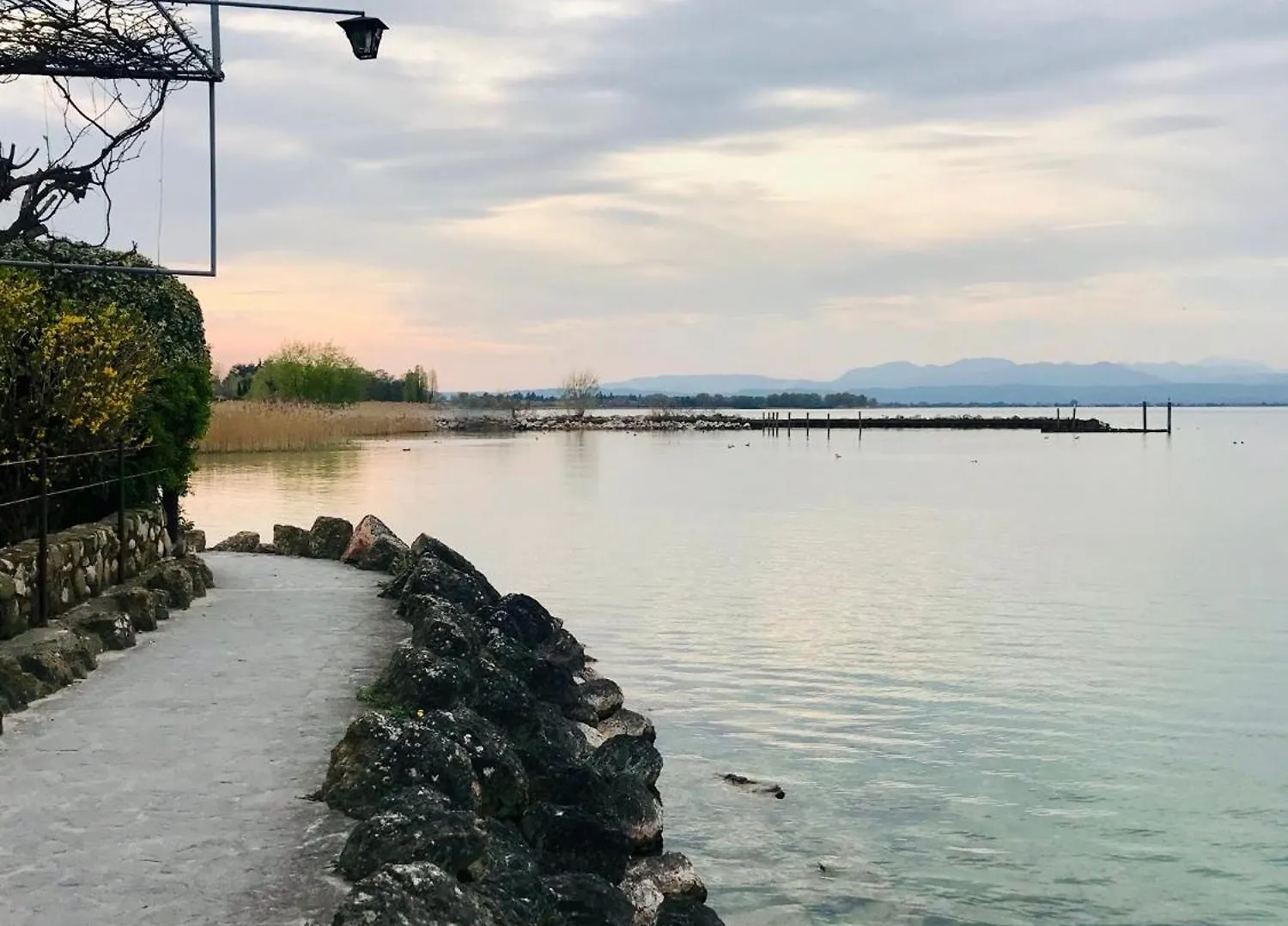 Casa Martori Lake View Rooms Peschiera del Garda 0*,  Olaszország