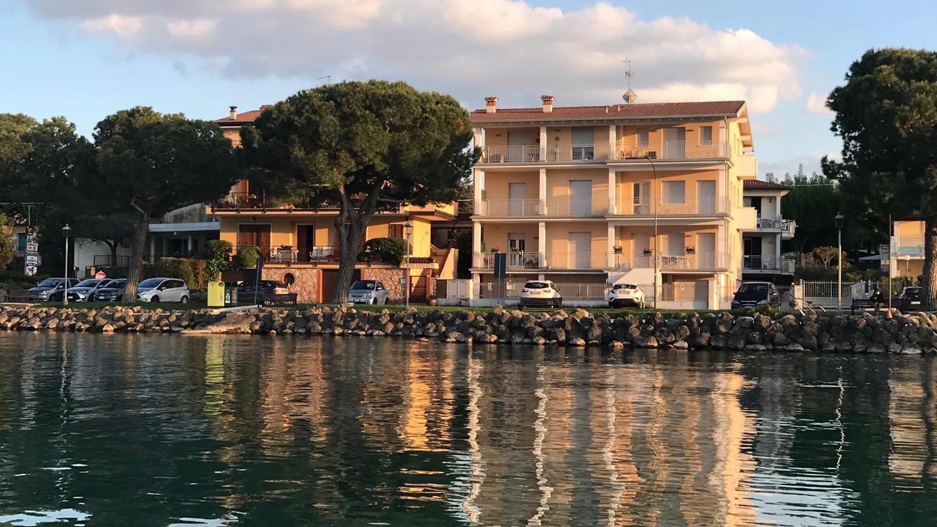 Casa Martori Lake View Rooms Peschiera del Garda 0*,  Itálie