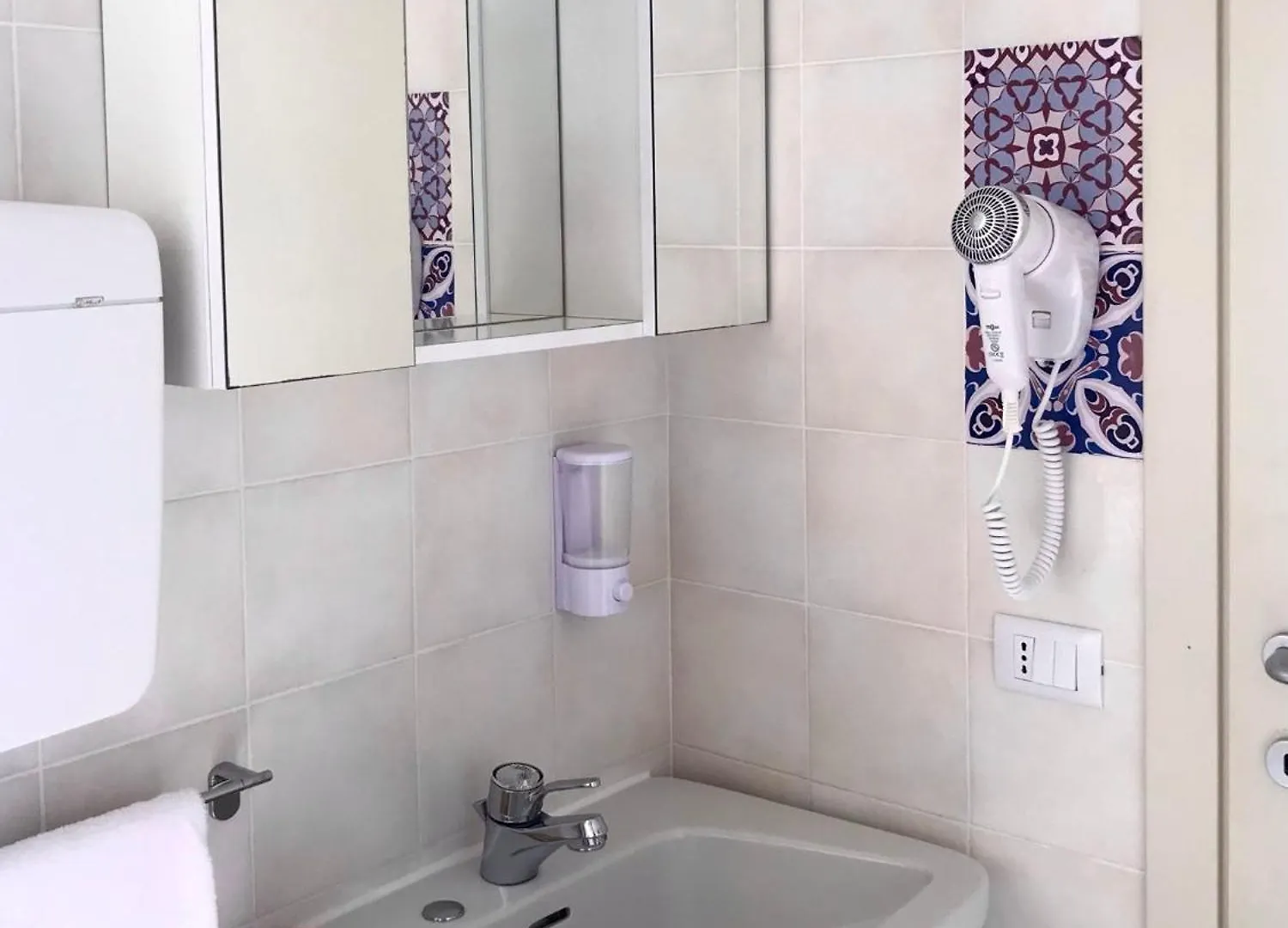 Casa Martori Lake View Rooms Peschiera del Garda 0*,  Italia