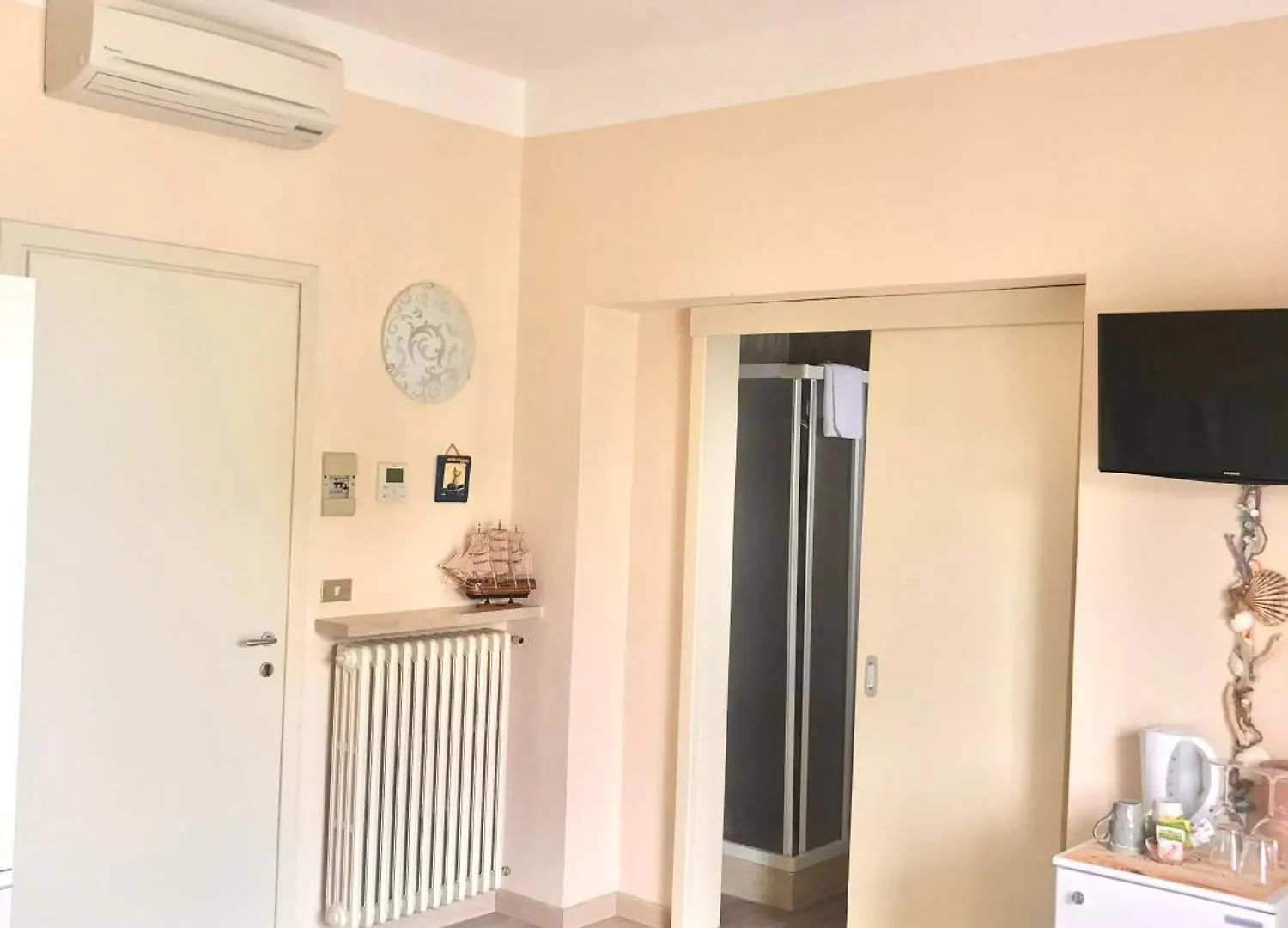 Casa Martori Lake View Rooms Peschiera del Garda 0*,  Italia